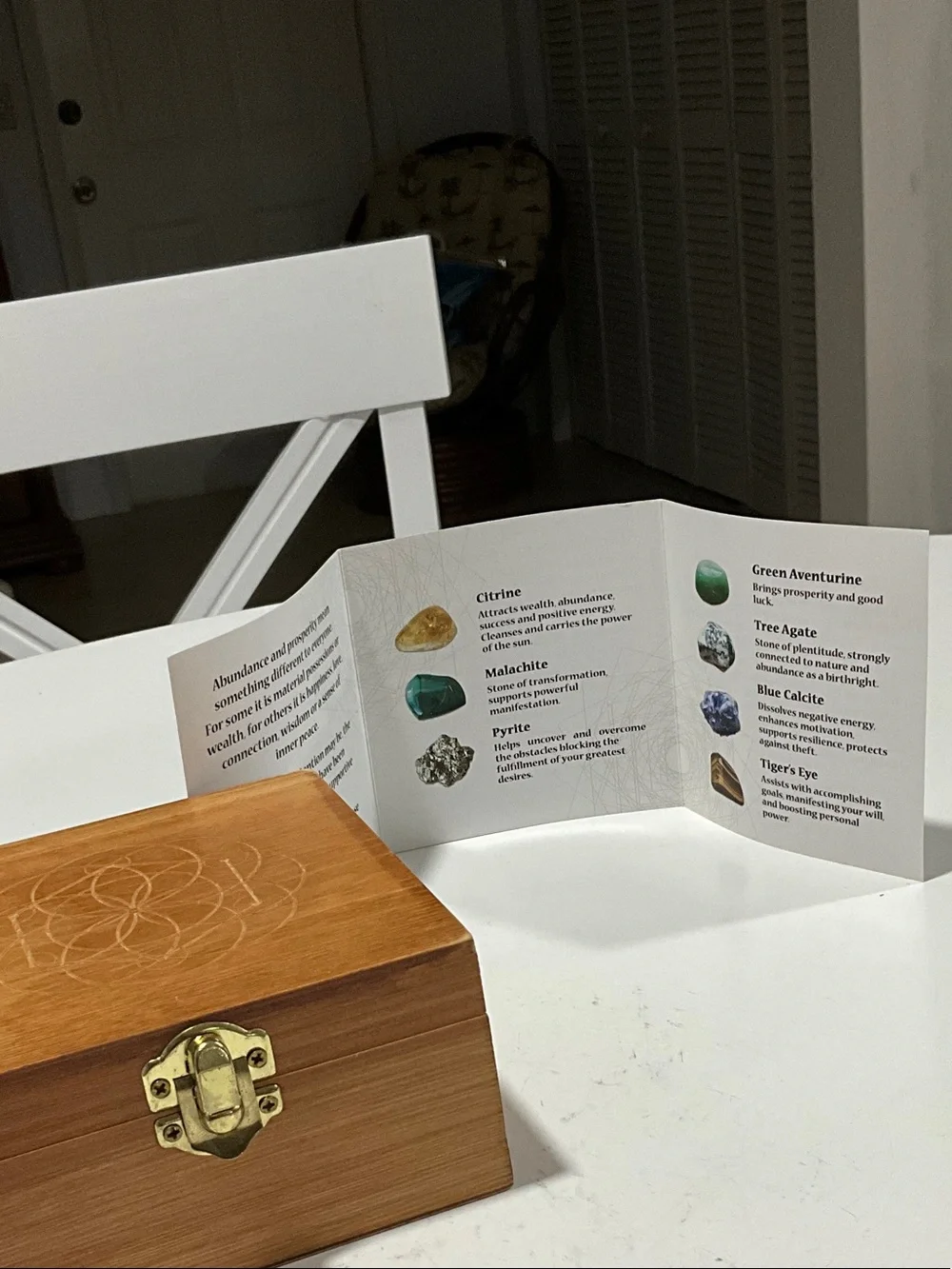 Natural Wood stone Organizer Box with stones - Light Wood